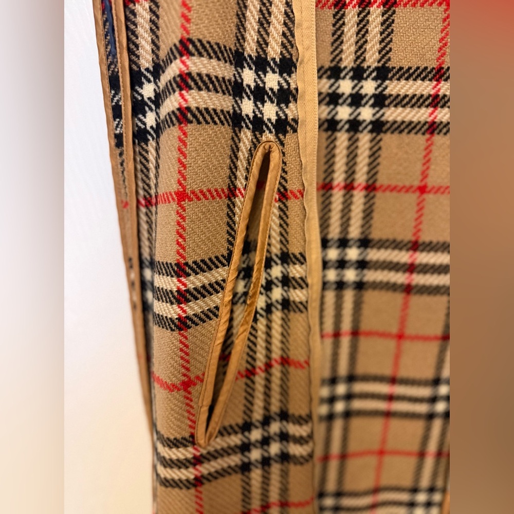 Burberry - Picture 3 of 7